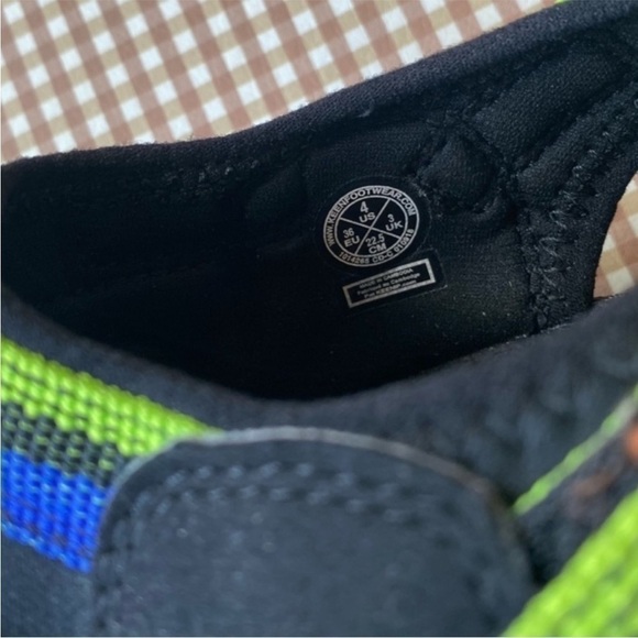 Keen Newport H2 blue/green/black water shoes.
Big Kids size 4 - Picture 3 of 9